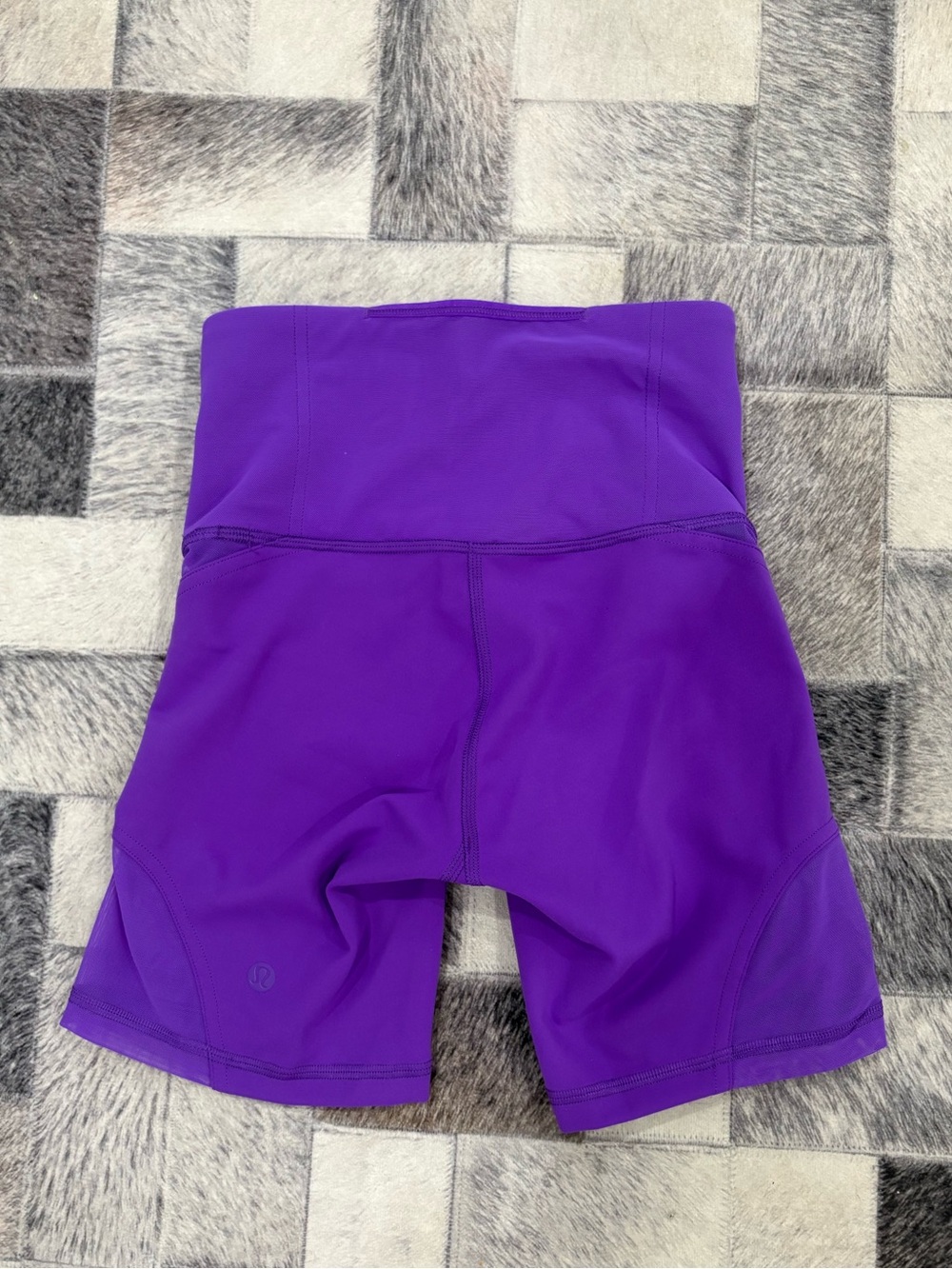 Lululemon Athletica Atomic Purple Wunder Train Mesh Panel Shorts size 0 like new